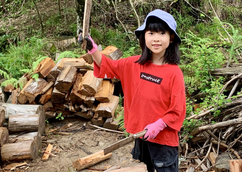 子ども体験 アウトドアライフキャンプ場　キャンプ　南丹市キャンプ　日吉キャンプ　日吉ダームキャンプ　日吉ダム温泉　京都キャンプ　薪割り アウトドア体験